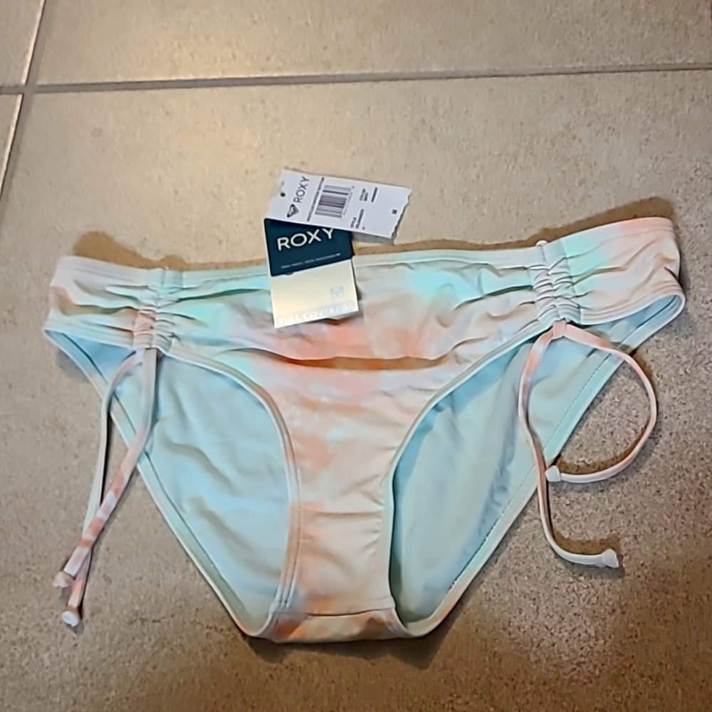Roxy bikini Bottoms nwt, size medium and large available